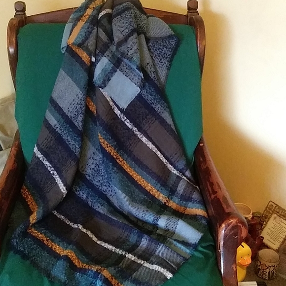 Large square scarf - Picture 2 of 7